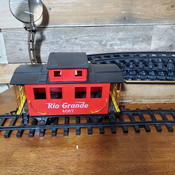 G-Scale Rio Grande Caboose #4067 & six (6) Track Lengths by Scientific Toys Ltd. - Picture 4 of 9